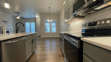 6249 Vernazza Way in Windsor, CO - Building Photo - Building Photo