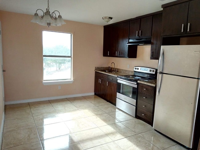 1302 Quitaca Dr in Edinburg, TX - Building Photo - Building Photo