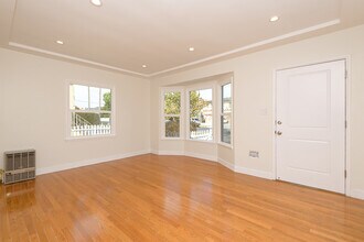 1517 S Orange Grove Ave in Los Angeles, CA - Foto de edificio - Building Photo