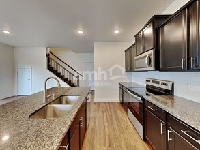 33084 Ten Trails Pkwy in Black Diamond, WA - Building Photo - Building Photo