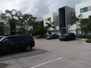 3050 NW 68th St in Fort Lauderdale, FL - Building Photo - Building Photo