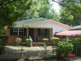 2115 Flipper St in Tallahassee, FL - Building Photo