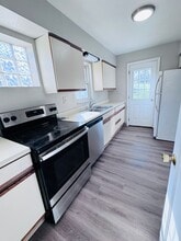 1220 Colonial Ln in Bethel Park, PA - Building Photo - Building Photo