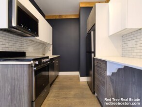 11 Queensberry St, Unit 24 in Boston, MA - Foto de edificio - Building Photo