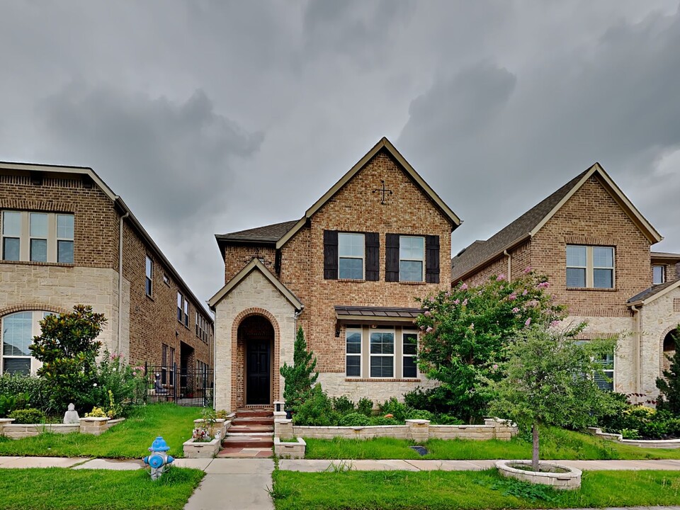 6761 Prospect Way in Irving, TX - Building Photo