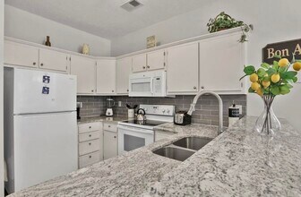 504 River Oaks Dr in Myrtle Beach, SC - Building Photo - Building Photo