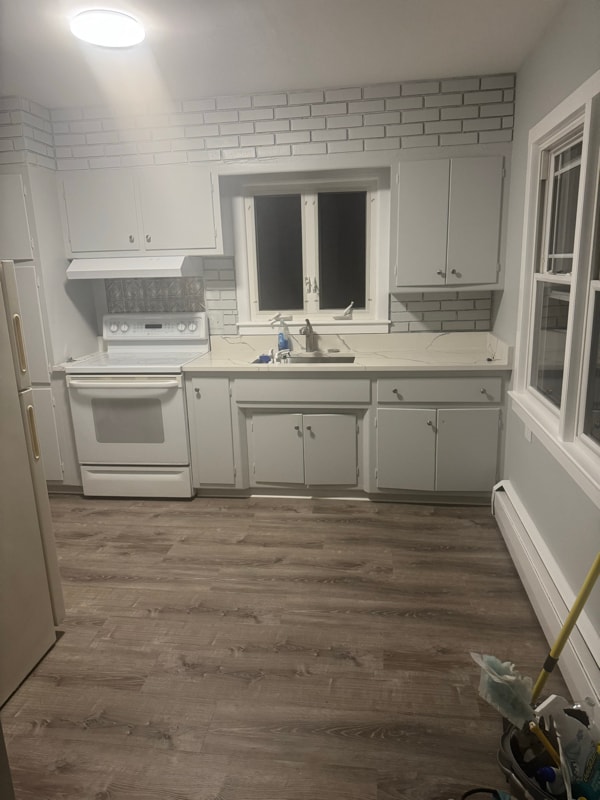 9 Nicholas Square in New Milford, CT - Building Photo - Building Photo