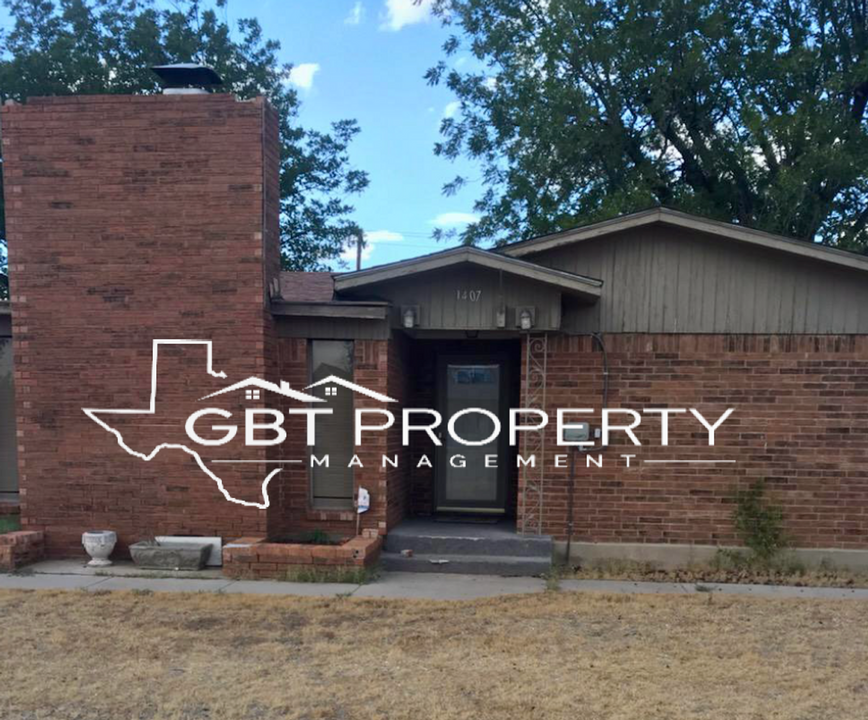 1407 Runnels St in Big Spring, TX - Foto de edificio