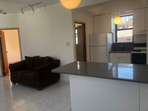 537 N Claremont Ave in Chicago, IL - Foto de edificio - Building Photo