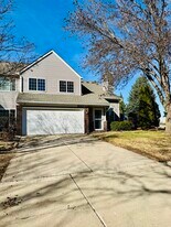 7425 Wistful Vista Dr in West Des Moines, IA - Building Photo