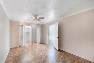 6717 Carver Ave in Hitchcock, TX - Building Photo - Building Photo