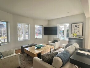 168 Elmgrove Ave, Unit # 1 in Providence, RI - Building Photo - Building Photo