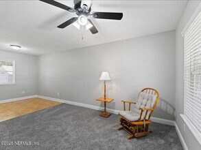 9241 Bearden Rd in Jacksonville, FL - Foto de edificio - Building Photo