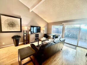 1369 Cherrywood Sq in San Jose, CA - Foto de edificio - Building Photo