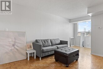 32 Tannery St in Mississauga, ON - Building Photo - Building Photo