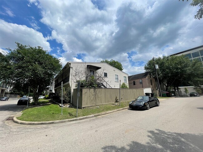 2327 Branard St in Houston, TX - Foto de edificio - Building Photo