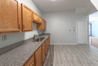 4224 South Washington Street, Unit 1W in Marion, IN - Foto de edificio - Building Photo