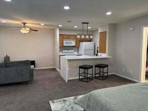 1405 E Vegas Valley Dr in Las Vegas, NV - Building Photo - Building Photo