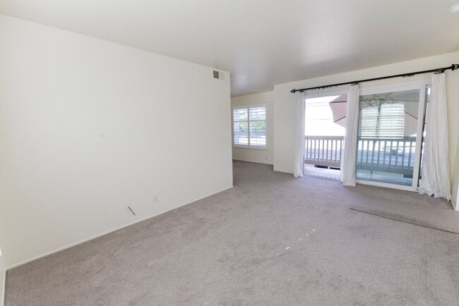 236 Avenida Del Poniente in San Clemente, CA - Building Photo - Building Photo