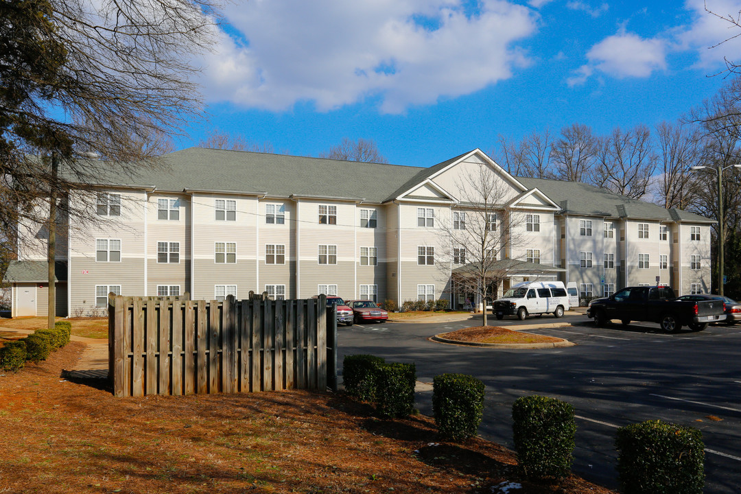 Pinecrest Manor Apartments in Charlotte, NC - Building Photo