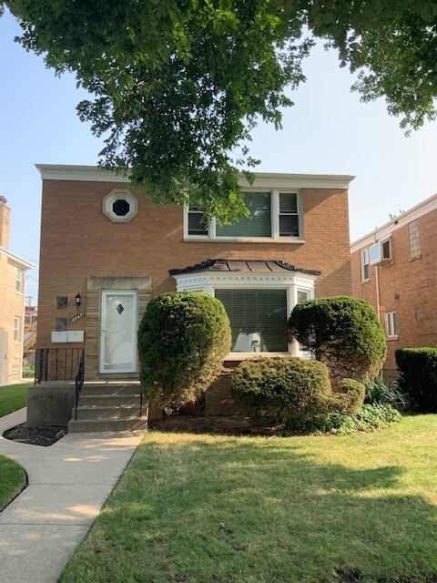 6047 N Sauganash Ave in Chicago, IL - Building Photo