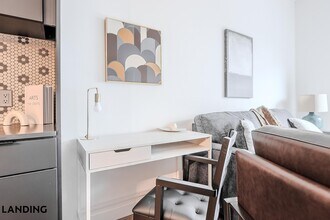 2623 Keene St, Unit 562 in Houston, TX - Foto de edificio - Building Photo