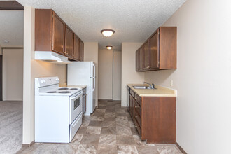 Crestview Manor Apartments in Bismarck, ND - Foto de edificio - Interior Photo