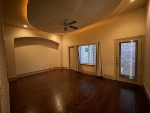 102 N Locust St, Unit 201 in Denton, TX - Foto de edificio - Building Photo