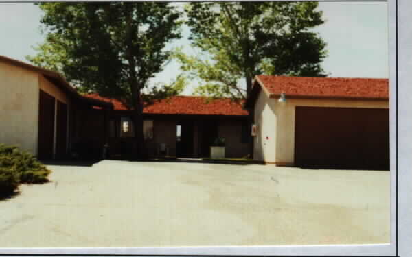 13549 Niabi Rd in Apple Valley, CA - Foto de edificio - Building Photo