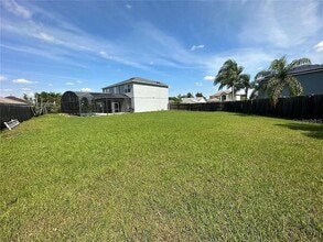2423 Willow Tree Ln in Kissimmee, FL - Building Photo - Building Photo