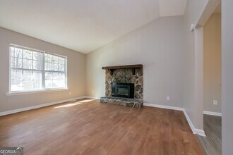 7270 Connell Rd in Fairburn, GA - Building Photo - Building Photo