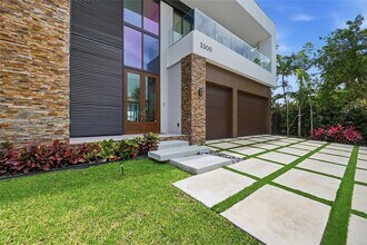 3300 NE 170th St in North Miami Beach, FL - Building Photo - Building Photo