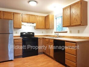 1504 NW Lakehill Cir in Silverdale, WA - Building Photo - Building Photo
