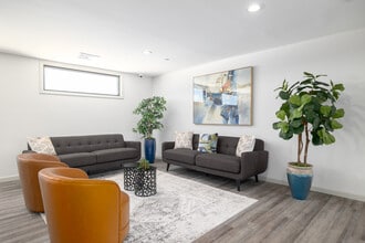 The Willow at Long Branch in Long Branch, NJ - Foto de edificio - Interior Photo