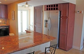 328 N Ocean Blvd-Unit -60B in Pompano Beach, FL - Building Photo - Building Photo