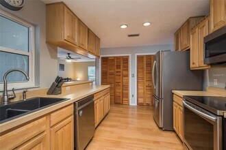 18619 Yocam Ave in Lutz, FL - Building Photo - Building Photo