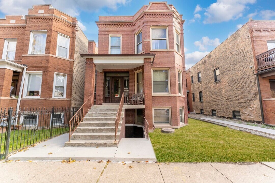 2419 N Kostner Ave in Chicago, IL - Building Photo