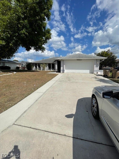 3425 SE 10th Ave in Cape Coral, FL - Building Photo - Building Photo