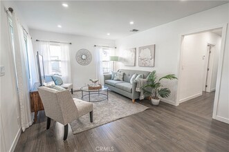 3744 Los Olivos Ln in Glendale, CA - Building Photo - Building Photo