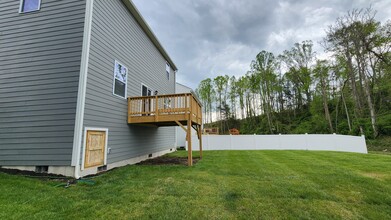 560 Country Oak Dr in Asheville, NC - Building Photo - Building Photo