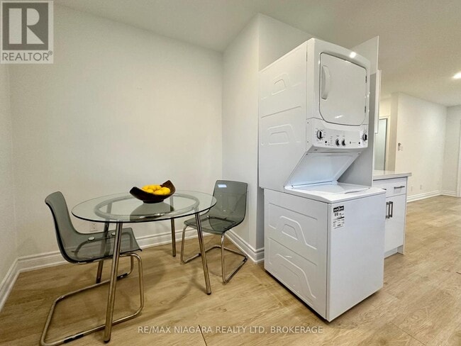 6065 Main St in Niagara Falls, ON - Building Photo - Building Photo