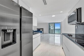 401 Ocean Dr, Unit 1007 in Miami Beach, FL - Building Photo - Building Photo