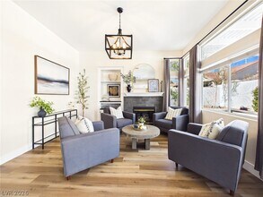 10312 Pinto Creek Ln in Las Vegas, NV - Building Photo - Building Photo