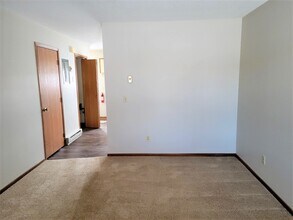 1285 Bartosh Ln in River Falls, WI - Foto de edificio - Building Photo