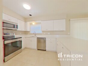15375 Hopedale Ln in Clearwater, FL - Building Photo - Building Photo