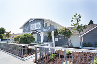 The Village Place (Furnished Units Available) in Gardena, CA - Building Photo - Building Photo