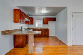 30 E 41st St in Bayonne, NJ - Foto de edificio - Building Photo