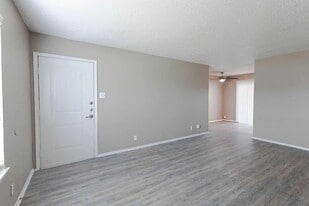 531 Bedford Rd, Unit 112 in Bedford, TX - Building Photo