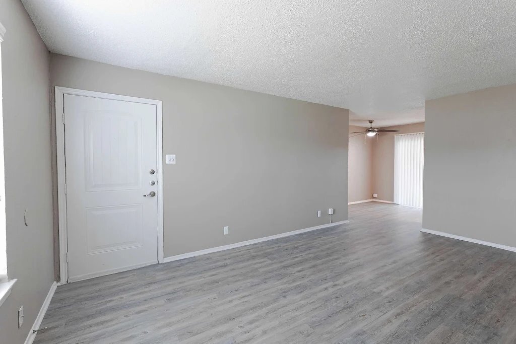 531 Bedford Rd, Unit 112 in Bedford, TX - Foto de edificio