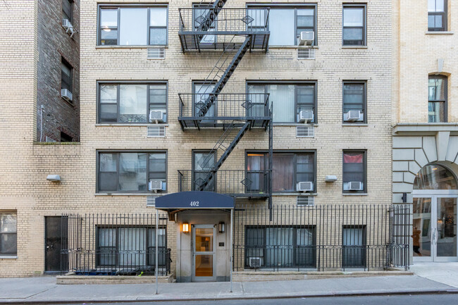 402 W 45th St in New York, NY - Building Photo - Building Photo